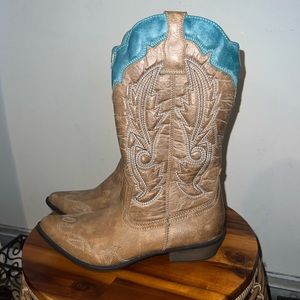 Cowboy boots. Size 9.5 Womens. Tan/Turquoise